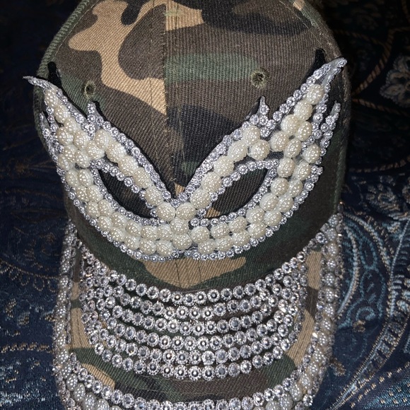 Camo Rhinestone ball cap - Picture 2 of 3